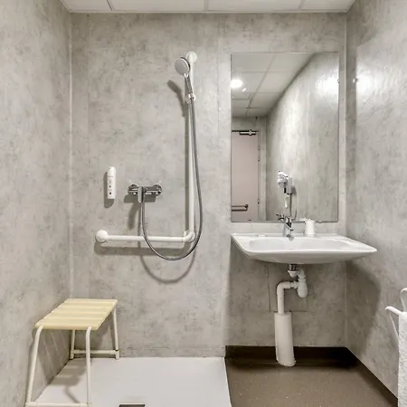 Hotel Ace Travel - A9 Montpellier Sud 3*